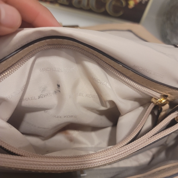 Michael Kors Sloan Bag - Picture 8 of 11